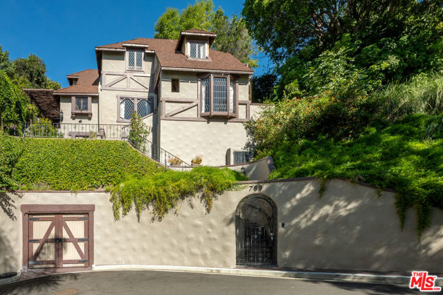 769 Bonita Drive, South Pasadena CA: https://media.crmls.org/mediaz/4d3d9bb1-7d28-40d5-b524-a3e775b7d039.jpg