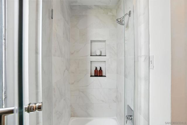 222 Quince St, San Diego CA: https://media.crmls.org/mediaz/4d3daa8d-7b0a-42d4-89f5-16160f4f4376.jpg