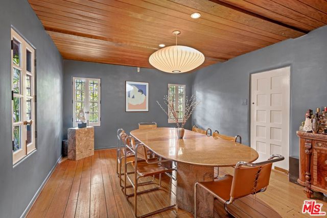 902 S Highland Avenue, Los Angeles CA: https://media.crmls.org/mediaz/4d3dba7f-349a-409e-b6c1-b53cafec7dc0.jpg