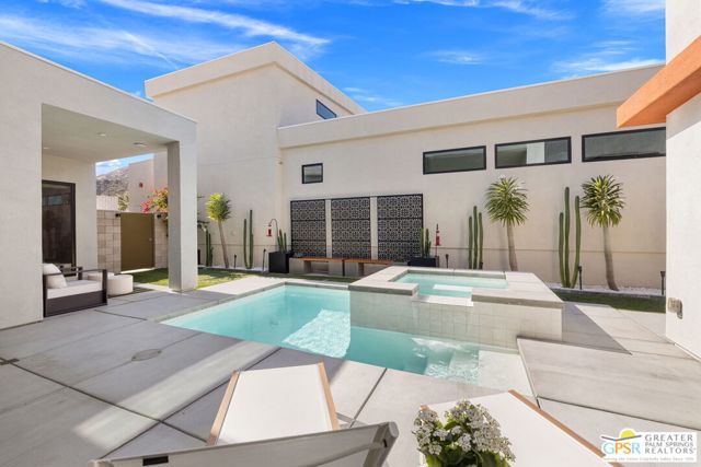 190 Obsidian Loop, Palm Springs CA: https://media.crmls.org/mediaz/4d3dd0d3-5d8f-474b-8d4e-336ae26fd2cc.jpg