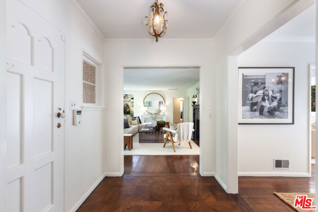 Image 4 of 72 For 10686 Somma Way