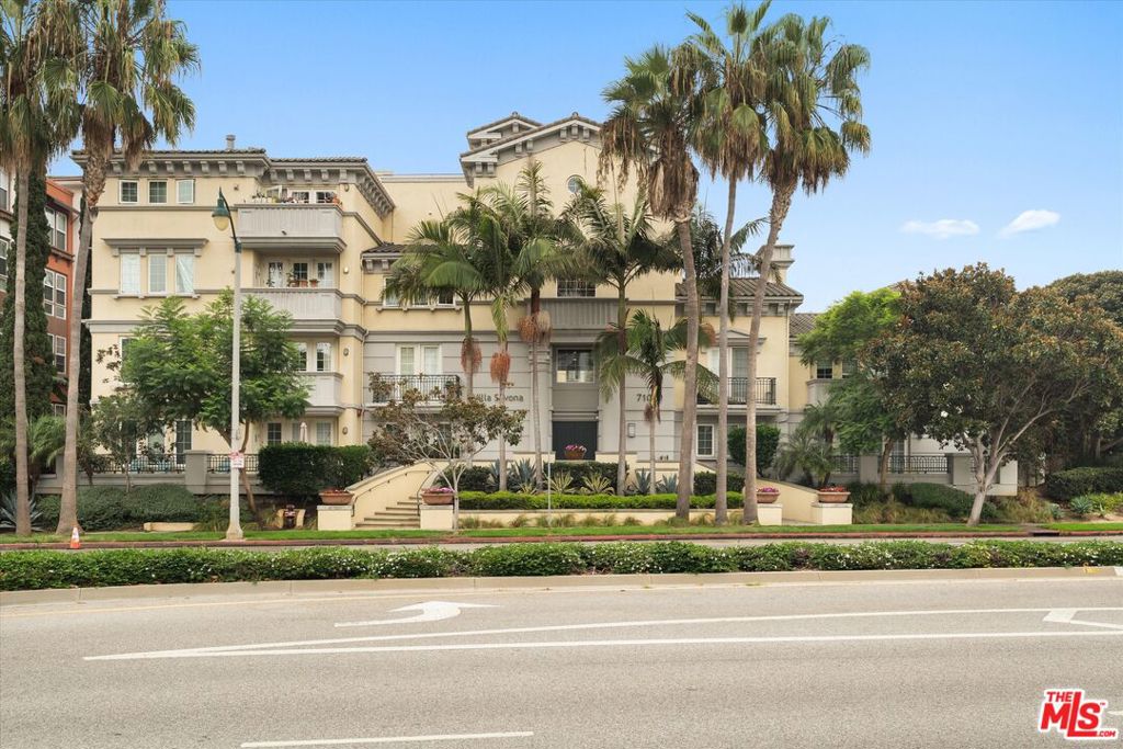 7101 Playa Vista Drive #205