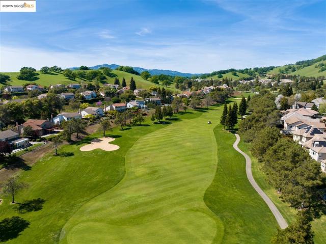 3266 Congressional Cir, Fairfield CA: https://media.crmls.org/mediaz/4d3e68ff-ef11-42f5-a608-f8c68ed5179d.jpg