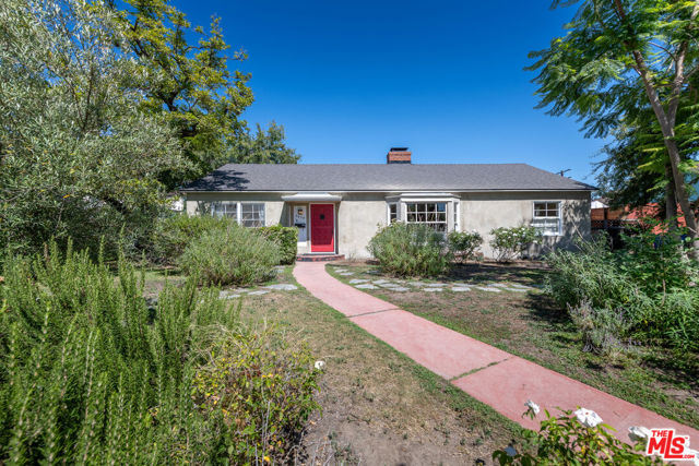 5454 Agnes Avenue, Valley Village CA: https://media.crmls.org/mediaz/4d3ea0cf-b6b0-4c7e-9252-d6b8f5df0353.jpg