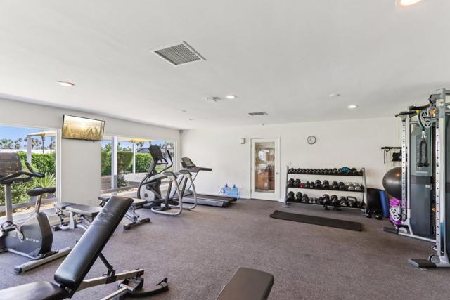 252 Lei Drive, Palm Springs CA: https://media.crmls.org/mediaz/4d3f0293-af30-4fe5-907d-c6c112feb61a.jpg