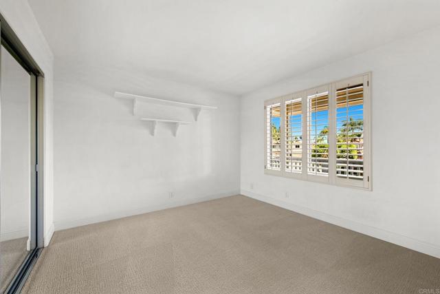 6990 Blue Orchid Lane, Carlsbad CA: https://media.crmls.org/mediaz/4d3f106c-4a4f-404f-922e-2d283642ca29.jpg