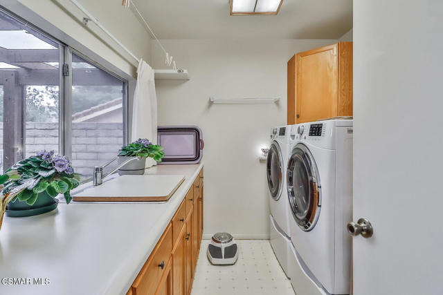 11820 Doral Avenue, Porter Ranch CA: https://media.crmls.org/mediaz/4d3f33ba-50c5-4e50-9a41-2dea3b2449dc.jpg