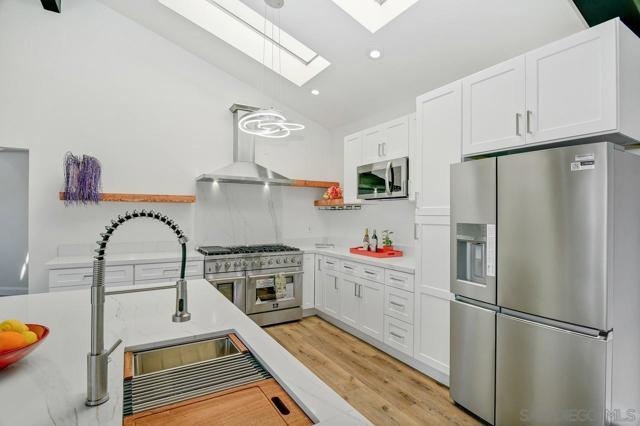 1935 Nautilus St, La Jolla CA: https://media.crmls.org/mediaz/4d3f53e5-2a40-4f87-9a37-535f7f44cd53.jpg