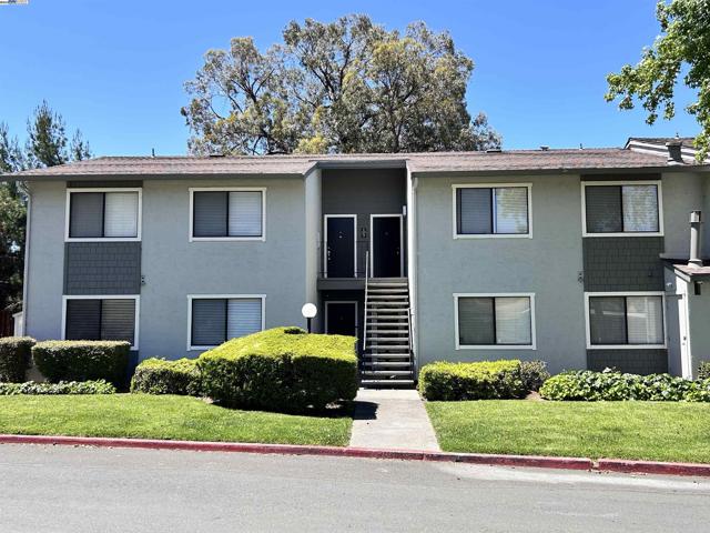 900 Cambridge Dr, Benicia CA: https://media.crmls.org/mediaz/4d3f82b4-86a4-471d-bc4d-ff4ae2e24d91.jpg