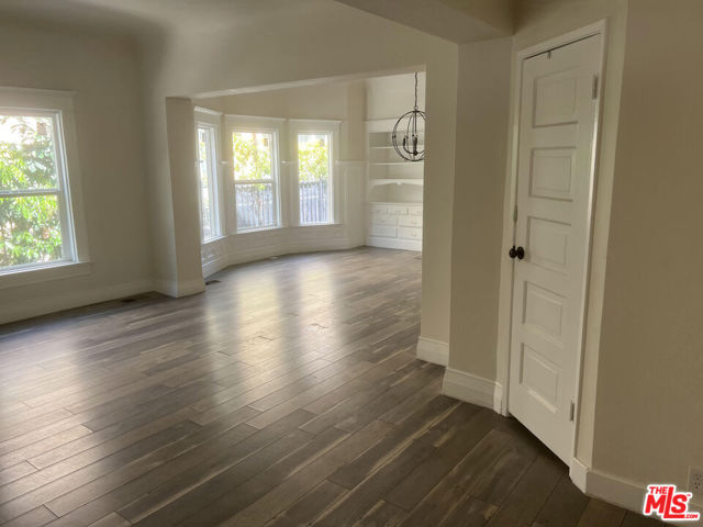 1414 N Las Palmas Avenue, Los Angeles CA: https://media.crmls.org/mediaz/4d3fb57a-fd09-4d57-bde4-bd638c916e31.jpg