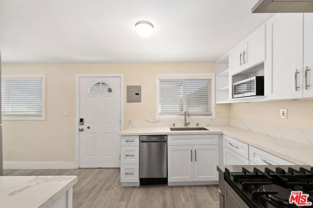 4401 W 58th Place, Los Angeles CA: https://media.crmls.org/mediaz/4d3fdfa5-5563-4e2a-8110-dce5a32182df.jpg