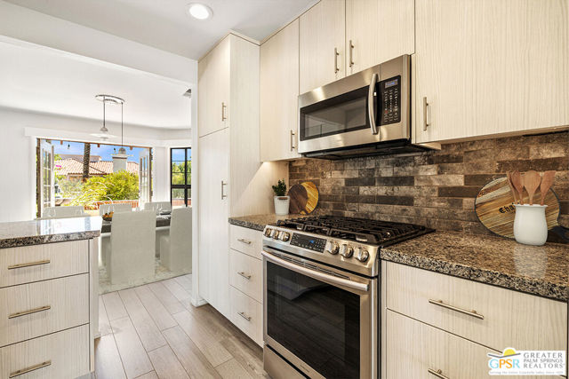 106 Avellino Circle, Palm Desert CA: https://media.crmls.org/mediaz/4d3feff1-5855-49cd-90a9-f945f799e6f9.jpg