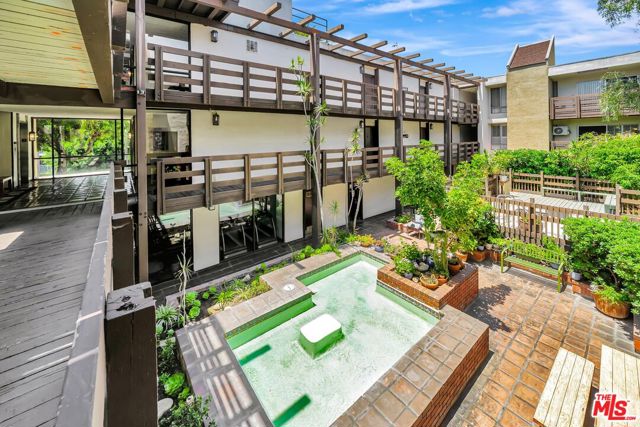 320 S Ardmore Avenue, Los Angeles CA: https://media.crmls.org/mediaz/4d403099-b8ee-4b05-981b-08e130023f7f.jpg