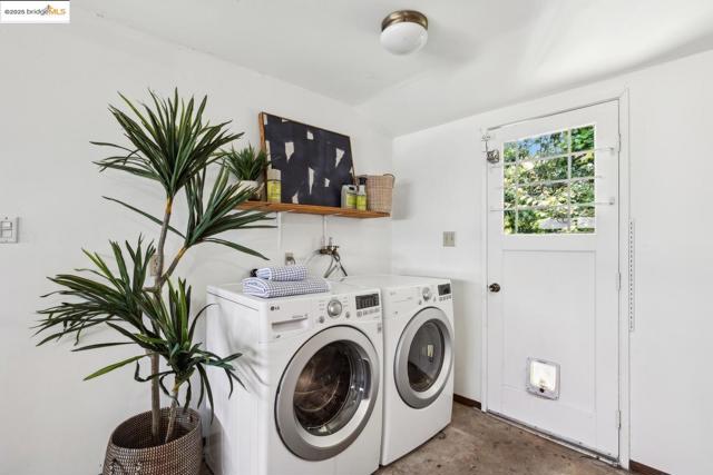 10 Wilding LN, Oakland CA: https://media.crmls.org/mediaz/4d409341-e2db-4331-9c51-33f230804177.jpg