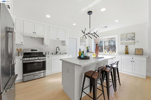 137 Tamarack Dr, Union City CA: https://media.crmls.org/mediaz/4d409a9e-437e-41d2-bfd2-5dd397921555.jpg