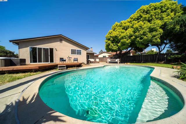 34505 Salinas Pl, Fremont CA: https://media.crmls.org/mediaz/4d41ad15-ed8a-4fc7-afa1-a7c98f292495.jpg