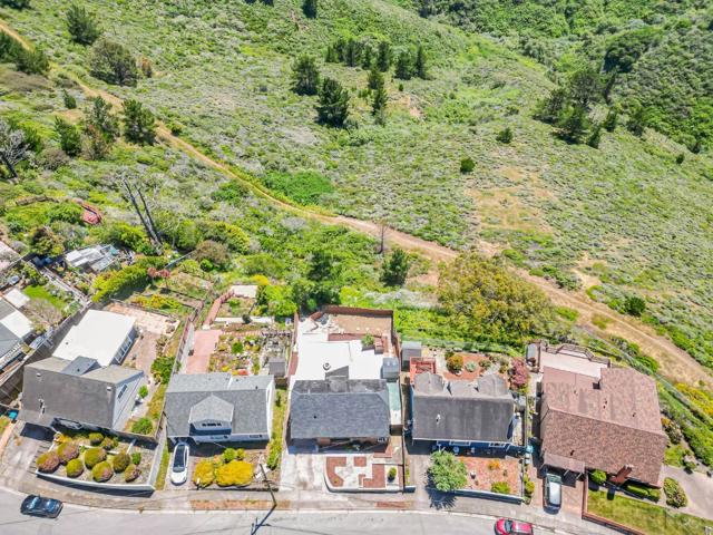 720 Lockhaven Drive, Pacifica CA: https://media.crmls.org/mediaz/4d421557-2ff1-4884-af42-f50d00400ff4.jpg