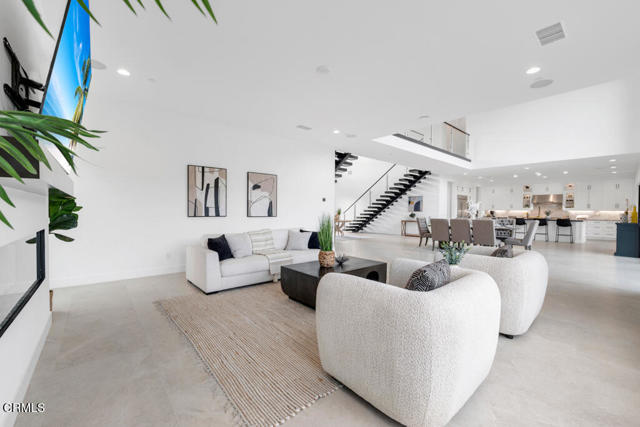 Detail Gallery Image 22 of 70 For 11944 N Red Hawk Ln, Porter Ranch,  CA 91326 - 5 Beds | 5 Baths