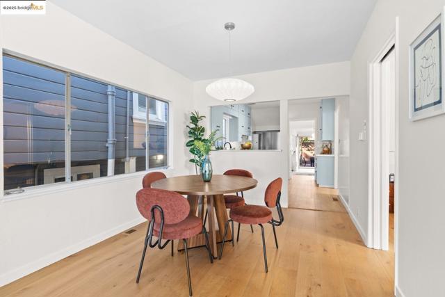 1241 Park Ave, Alameda CA: https://media.crmls.org/mediaz/4d429438-6901-4573-8eea-5a9d7d2ee986.jpg