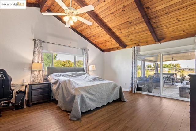 3164 Bixler Rd, Brentwood CA: https://media.crmls.org/mediaz/4d429505-d42e-4d04-a383-aa220d751ef8.jpg