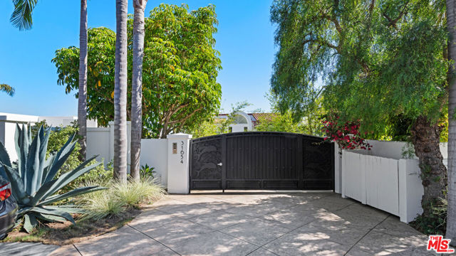 31654 Broad Beach Road, Malibu, California 90265, 4 Bedrooms Bedrooms, ,3 BathroomsBathrooms,Single Family Residence,For Sale,Broad Beach,24423277