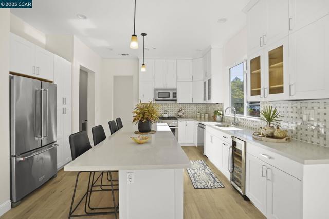 207 Valley View Pl, El Sobrante CA: https://media.crmls.org/mediaz/4d42ca5d-e94c-40df-bb9a-1c9b83b24bf6.jpg