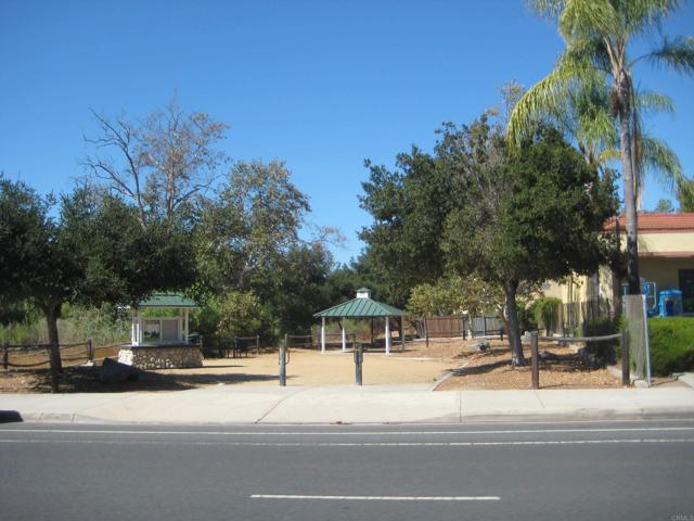 Detail Gallery Image 36 of 39 For 9230 Carlton Oaks Dr, Santee,  CA 92071 - 2 Beds | 1/1 Baths