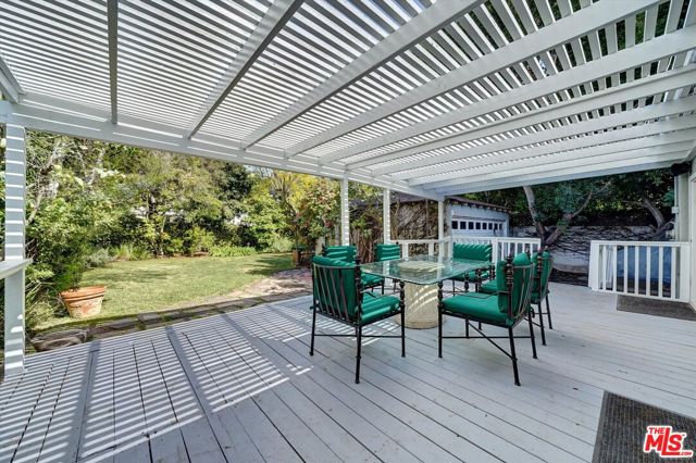 660 S Gretna Green Way, Los Angeles CA: https://media.crmls.org/mediaz/4d43dbb0-6629-4689-b069-2a5c7b58a0d4.jpg