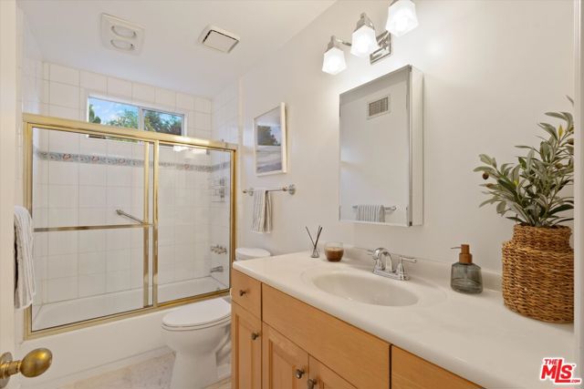 Image 10 of 27 For 850 Burrell Street