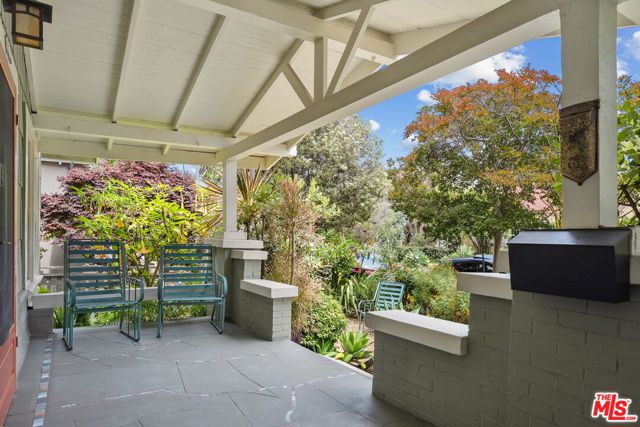 813 Crestmoore Place, Venice CA: https://media.crmls.org/mediaz/4d446904-a428-46b1-89e7-ef5d34009af2.jpg