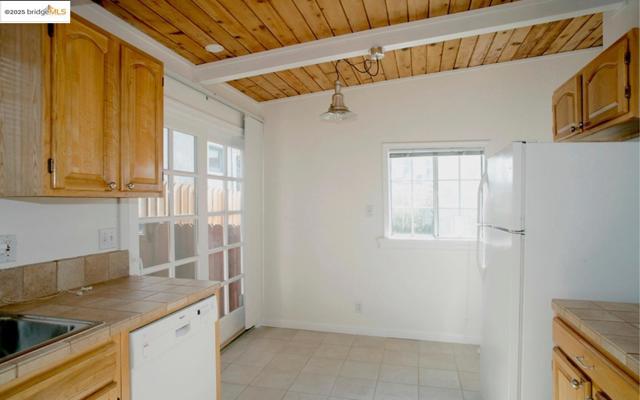 1611 Julia St, Berkeley CA: https://media.crmls.org/mediaz/4d449ad1-84a4-4357-aea7-705873aa2def.jpg