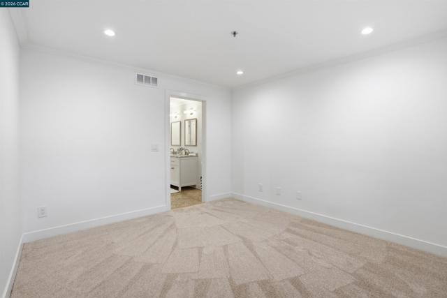 2560 Oak Rd, Walnut Creek CA: https://media.crmls.org/mediaz/4d44a332-d78c-4813-ae66-5dfa67a5217b.jpg