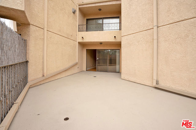 1633 S Bentley Avenue, West Los Angeles CA: https://media.crmls.org/mediaz/4d45138f-724f-49b5-bc27-b6de903e84e0.jpg