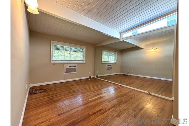 920 Country Club, Coronado CA: https://media.crmls.org/mediaz/4d455e2d-5725-40b3-847f-59e450e6827f.jpg