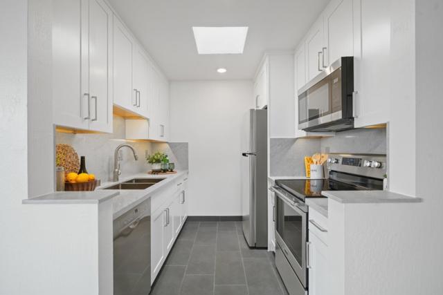 1210 Bellevue Avenue, Burlingame CA: https://media.crmls.org/mediaz/4d45aa22-f08c-4221-98b5-2ef37501dee4.jpg