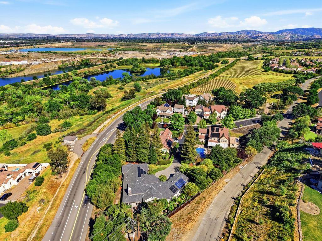 https://media.crmls.org/mediaz/4d460d0c-3429-454e-9ea8-42e2ba9810f7.jpg?preset=X-Large