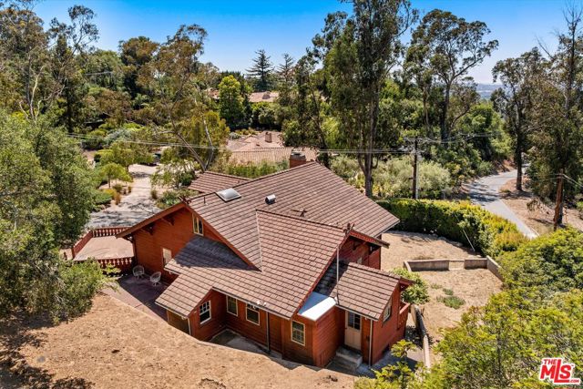 1060 Tremonto Road, Santa Barbara CA: https://media.crmls.org/mediaz/4d46329a-647e-4730-a3e9-34bc95e03428.jpg