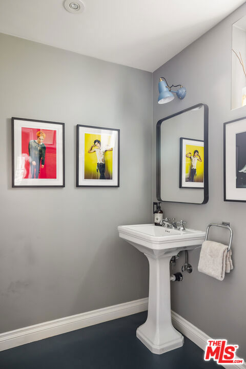 1801 San Ysidro Drive, Beverly Hills CA: https://media.crmls.org/mediaz/4d463ebd-fe84-45e2-afc4-6de5a6a3a427.jpg