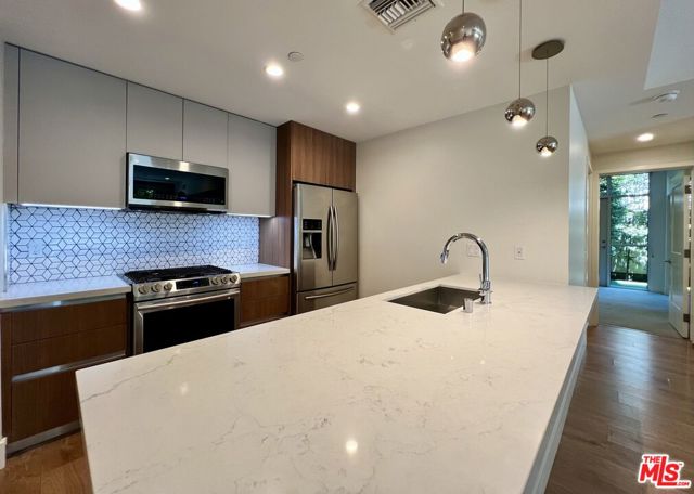 8017 W NORTON Avenue, West Hollywood CA: https://media.crmls.org/mediaz/4d464cab-f3cb-4348-966d-2fd06ccdee52.jpg