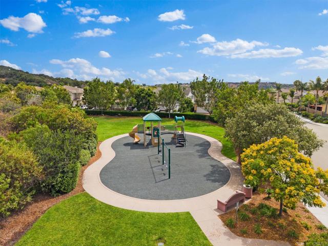 5158 Steinbeck Ct, Carlsbad CA: https://media.crmls.org/mediaz/4d4651e3-cb1b-4f30-8314-d9b916e0292b.jpg