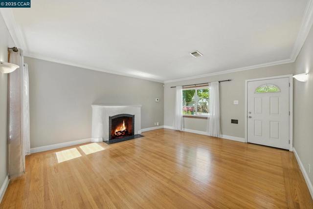 3832 33rd St, Sacramento CA: https://media.crmls.org/mediaz/4d4652b3-6884-44e4-acc6-1a6a91247012.jpg