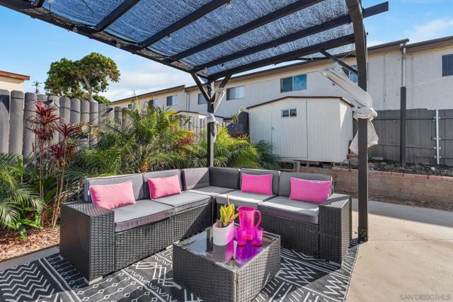 434 Del Mar Ct, Chula Vista CA: https://media.crmls.org/mediaz/4d4677ea-662b-4d18-a1e9-f775dcd39b9e.jpg