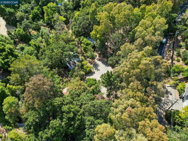 1491 Boulevard Way, Walnut Creek CA: https://media.crmls.org/mediaz/4d46899f-a530-4625-a728-583d7f8cc90f.jpg