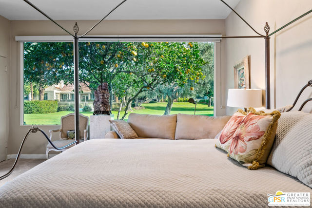 138 Desert West, Rancho Mirage CA: https://media.crmls.org/mediaz/4d46a923-cc58-4b29-955d-71b5adfe2738.jpg