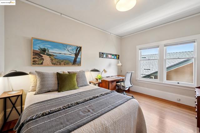 485 Hardy St, Oakland CA: https://media.crmls.org/mediaz/4d470200-30f9-4a9c-bbc2-d92511b13aa6.jpg