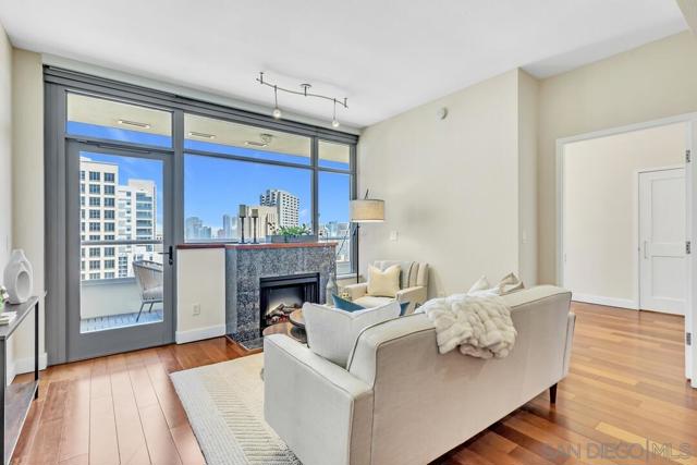 700 W E St, San Diego CA: https://media.crmls.org/mediaz/4d471c01-e167-43a8-93e7-57bbf59b65c2.jpg