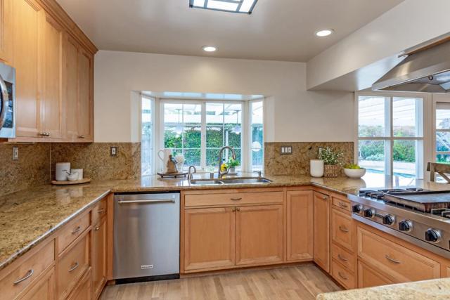 Image 8 of 39 For 22430 Franklin Court