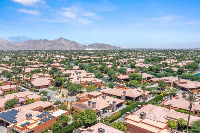 50380 Via Serenidad, La Quinta CA: https://media.crmls.org/mediaz/4d4788ae-5346-42eb-90f2-8c12e5273c49.jpg