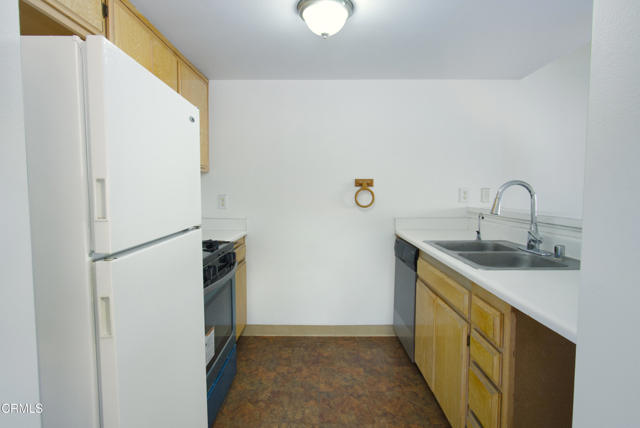 865 S B Street, Oxnard CA: https://media.crmls.org/mediaz/4d47b74d-1577-4706-a9ba-74fdb5b99e2f.jpg