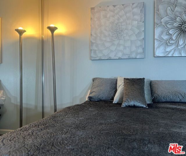20134 Leadwell Street, Winnetka CA: https://media.crmls.org/mediaz/4d48045e-1f77-4312-bfbd-398b51f3c53b.jpg